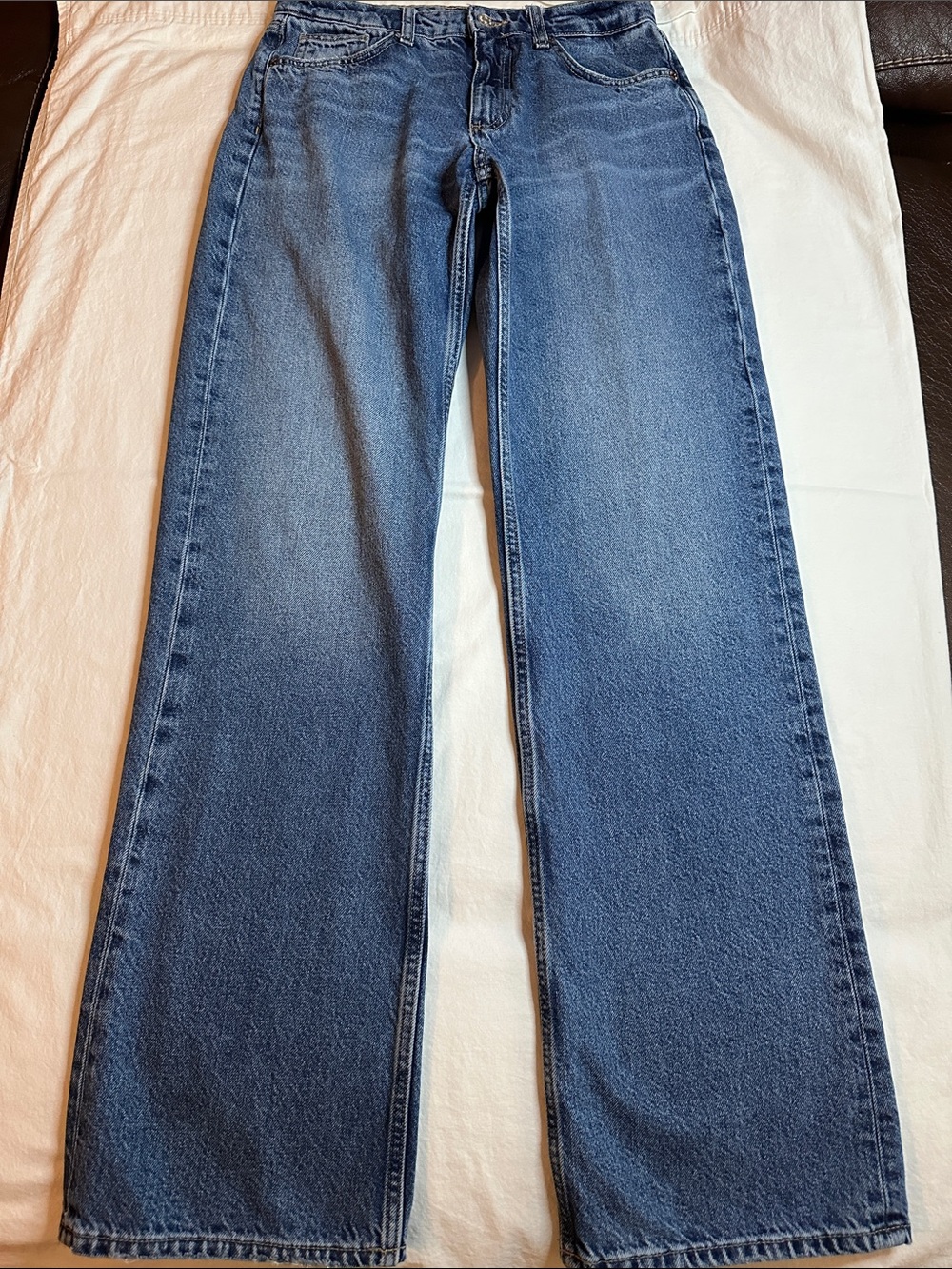 Zara Classic Mid-Rise Straight-Leg Jeans in Medium Blue